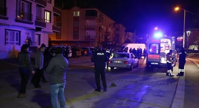 Ankara'da dolmuş şoförüne sokak ortasında silahlı saldırı - 1