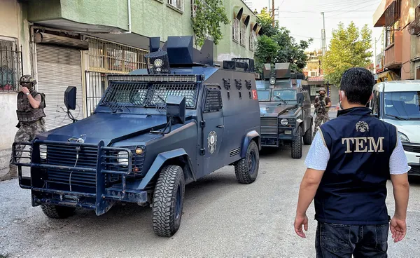 mersinde-deasa-safak-operasyonu-drone-ile-tespit-edilip-yakalandi-1656650444116.jpg Mersin'de DEAŞ'a "şafak" operasyonu! Drone ile tespit edilip yakalandı - 4