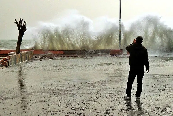 meteorolojiden-uyarilar-pes-pese-geldi-12-ile-sari-ve-turuncu-kodlu-alarm-kar-saganak-firtina-geliyor-1707171452434.jpg Meteoroloji'den uyarılar peş peşe geldi! 12 ile sarı ve turuncu kodlu alarm | Kar, sağanak, fırtına... - 7
