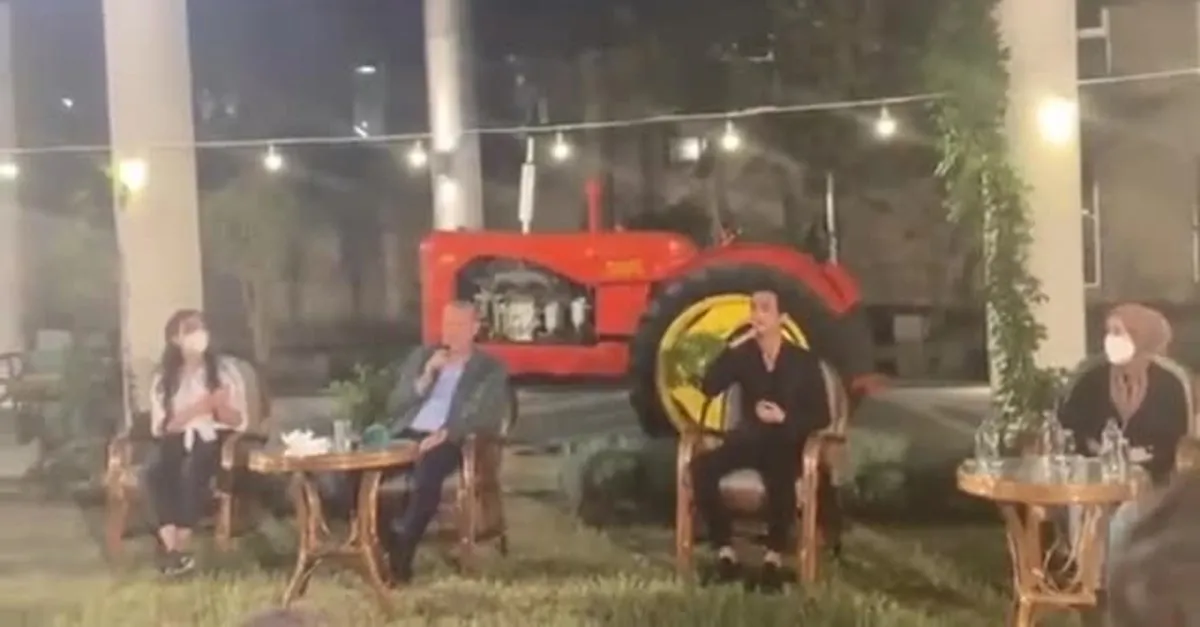 Başkan Erdoğan Adana'da geçlerle buluştu! "Aşık Veysel’in “Uzun İnce Bir Yoldayım” şarkısına eşlik etti