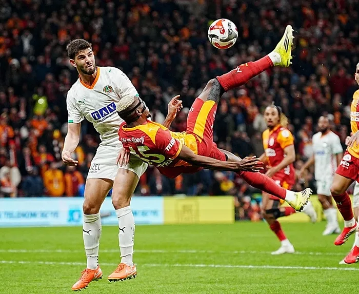 rotasyonlu-aslan-kupa-mesaisinde-alanyaspor-galatasaray-maci-a-haberde-1772523873091.jpeg Okan Buruk, Osimhen dahil çok sayıda yıldızı bu maçta kadroya almadı (İHA)