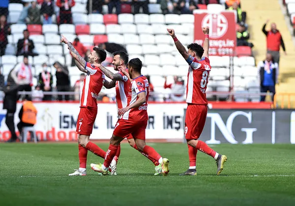 Antalyaspor evinde Giresunspor'u 4-1 yendi | MAÇ SONUCU - 4