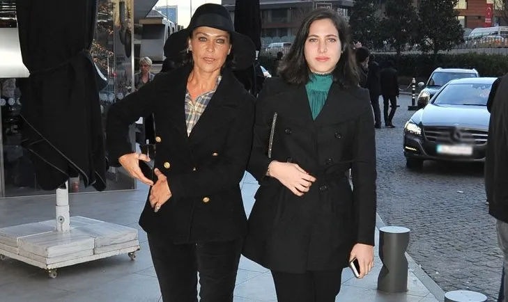 Hülya Avşar ve kızı Zehra Çilingiroğlu sosyal medyayı salladı