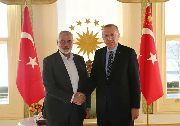 baskan-erdogandan-hamas-lideri-ismail-haniyyeye-bassagligi-telefonu-katil-israil-haniyyenin-ailesini-hedef-ald-1712773185883.jpeg Başkan Erdoğan'dan Hamas lideri İsmail Haniyye'ye basşağlığı telefonu! Katil İsrail Haniyye'nin ailesini hedef aldı - 2