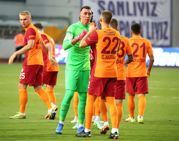 Cimbom ilk yarı gündüz ikinci yarı gece I Kasımpaşa 2-2 Galatasaray MAÇ SONUCU-ÖZET