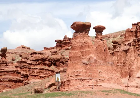 Burası Kapadokya değil! Narman Peribacaları yaz sezonunda ziyaretçilerini bekliyor