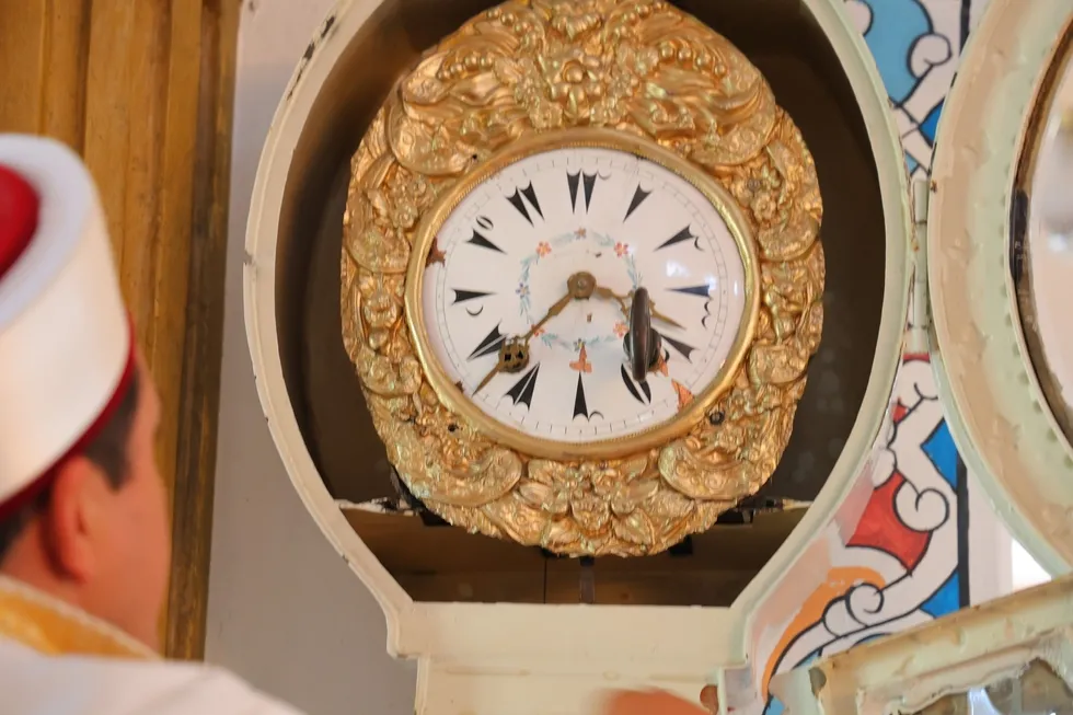 Kahramanmaraş'ta bir asra yakın süredir zamanı gösteriyor: Beyazıtlı Camii'nin her hafta kurulan 2 metrelik yaşayan mirası - 1