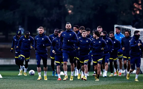 Fenerbahçe-Galatasaray derbisi öncesi son gelişmeler! Kadıköy’de zirve mücadelesi