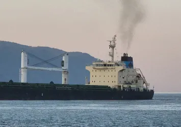 Tekirdağ'da karaya oturan kuru yük gemisi kurtarıldı