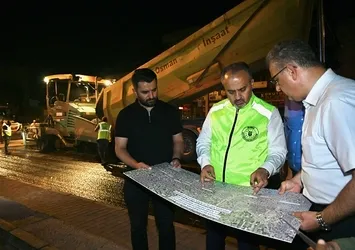 Ankara yolunda gece mesaisi sürüyor