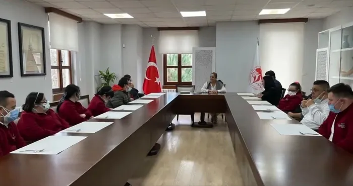 Down sendromlu gençlerden koronavirüs test sonucu pozitif çıkan Başkan Erdoğan ve Emine Erdoğan'a dua - 1