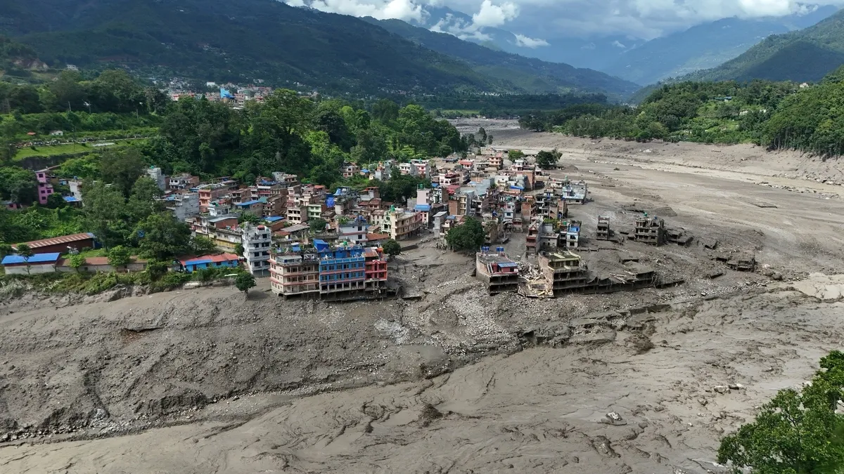 Nepal'de önce deprem sonra sel felaketi!