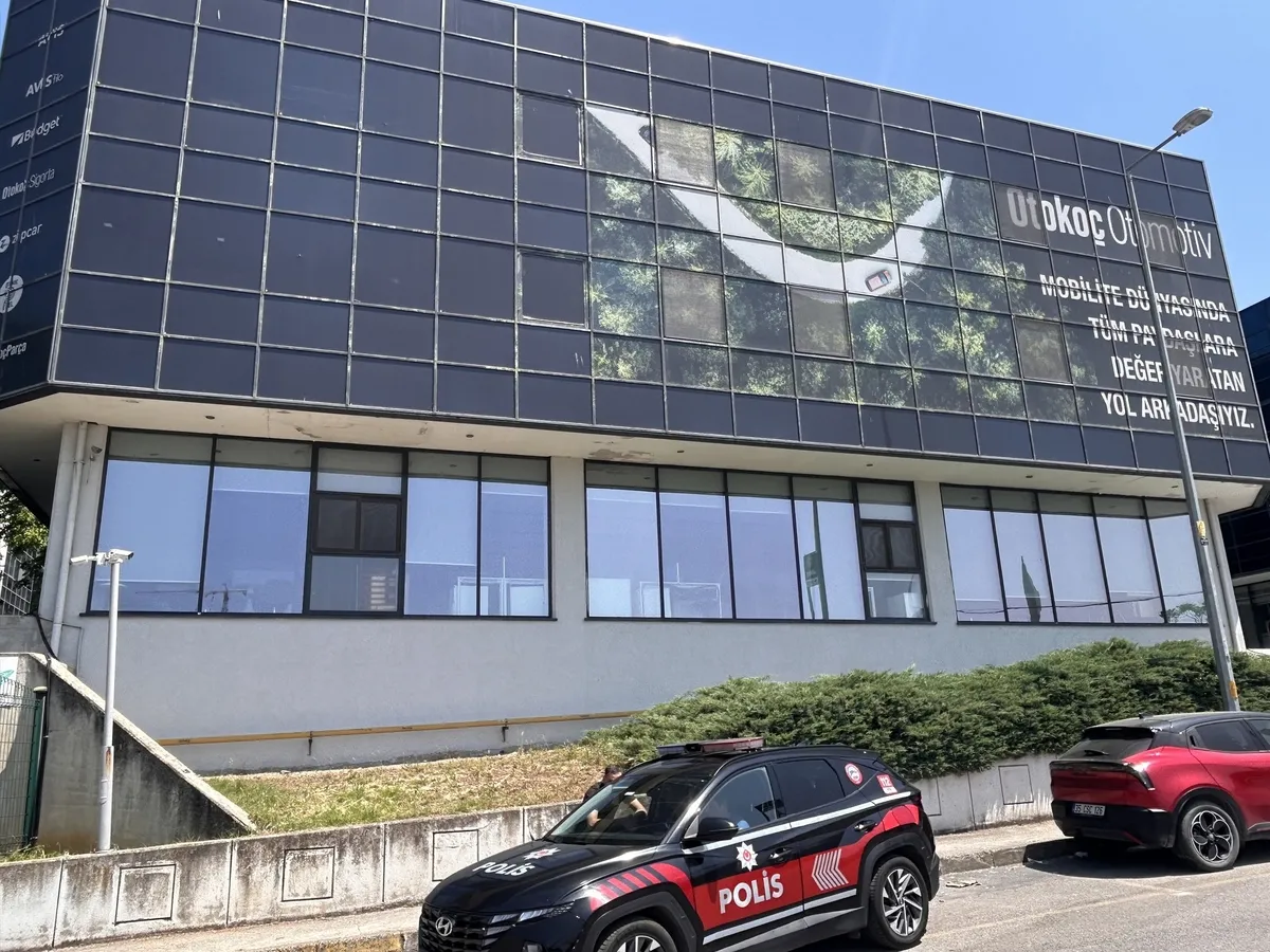 Başsavcılığın açıklamasında, ʺMaltepe ilçesi Aydınevler Mahallesi'nde bulunan Otokoç Genel Müdürlüğüne silahla ateş açılması olayıyla ilgili derhal soruşturma işlemlerine başlanmıştır. Yürütülen soruşturma titizlikle devam etmektedirʺ denildi