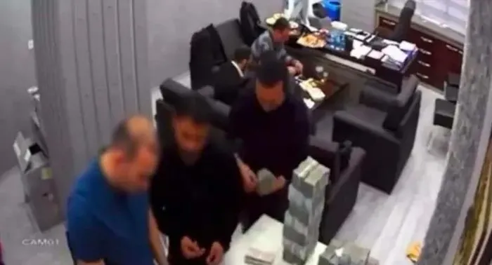 chpdeki-para-skandalinda-yeni-detay-para-kule-sorusturmasinin-tanik-ismi-konustu-sistemin-icinde-fetonun-prens-1711498670647.jpeg CHP’deki para skandalında çarpıcı detay! Para kule soruşturmasının tanık ismi konuştu: "Sistemin içinde FETÖ'nün prensi var" - 3