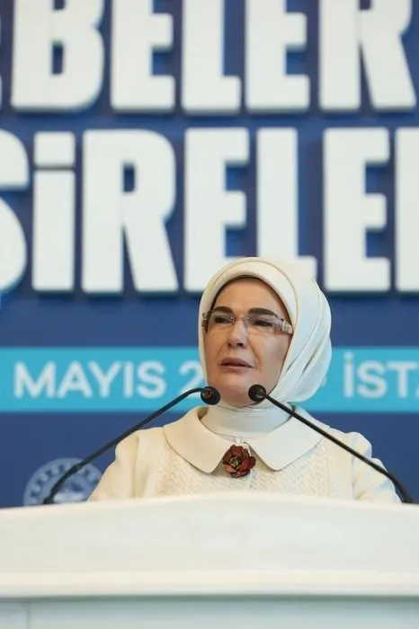 Emine Erdoğan sağlık çalışanlarıyla buluştu: Her şey değişse de bir şey baki kalıyor