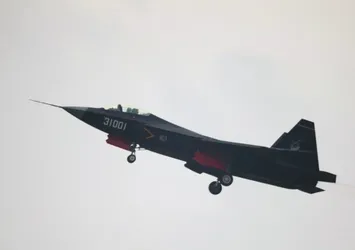 Çin hayalet uçağıyla gövde gösterisi yaptı