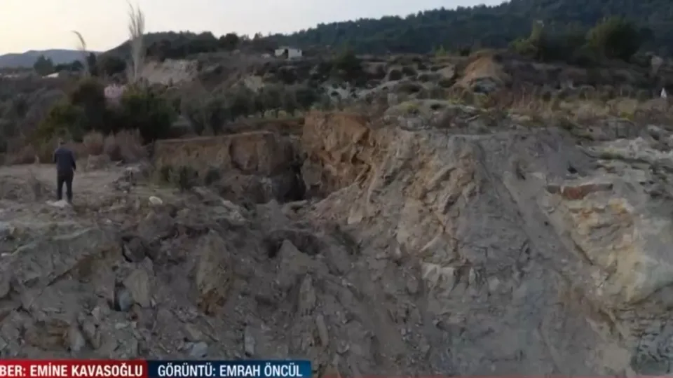 Samandağ'da deprem sonrası dev yarıklar oluştu! İşte A Haber’in özel görüntüleri