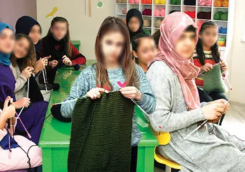 Mülteci çocuklardan Mehmetçik'e hediye