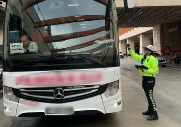 Polisten yolculara emniyet kemeri uyarısı