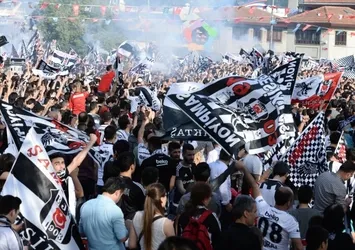 Beşiktaş taraftarı takımını yalnız bırakmıyor