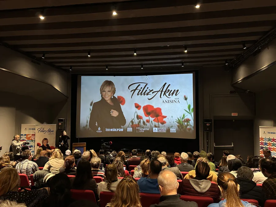 yesilcamin-kolejli-kizi-filiz-akina-esi-sonmez-koksaldan-duygu-yuklu-sozler-1774506205727.jpg Yeşilçam’ın "Kolejli Kızı" Filiz Akın'a eşi Sönmez Köksal'dan duygu yüklü sözler - 4