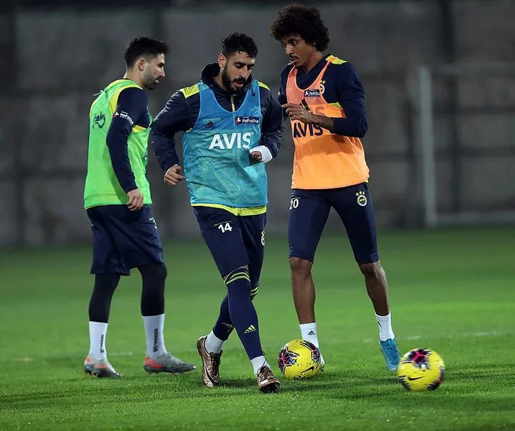 Fenerbahçe’de flaş transfer gelişmesi! Sol bek için temaslar hızlandı