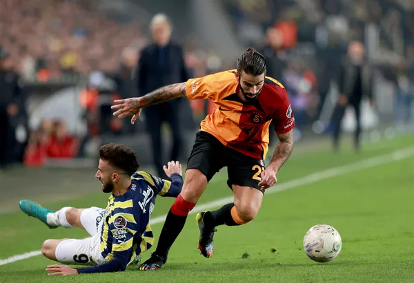 Fenerbahçe’ye gol atan Sergio Oliveira derbi tarihine geçti