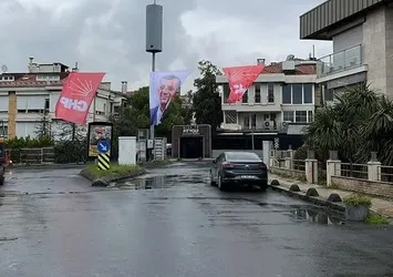 Bir Bakırköy meselesi! Bülent Kerimoğlu, Özgür Özel’in afişlerini astı, Ekrem İmamoğlu çılgına döndü