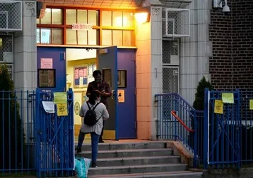 New York'ta okullar kapatılıyor