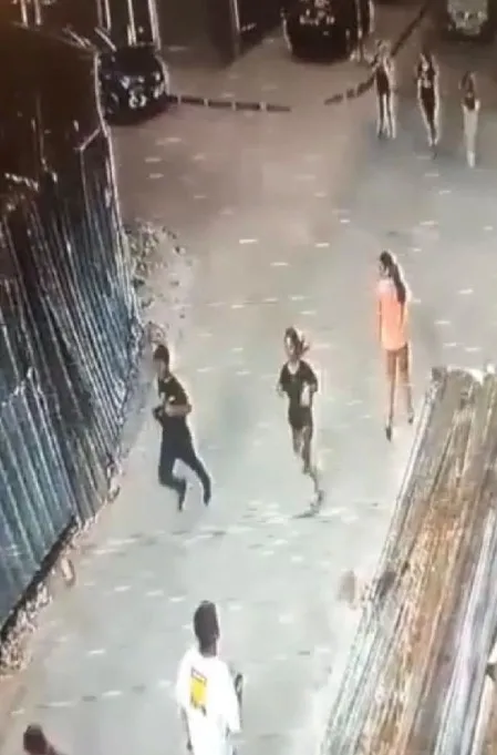 istanbulda-8-cocuk-dehset-sacti-tiktok-ugruna-bir-cocugu-hastanelik-ettiler-1659510521010.jpg İstanbul’da 8 çocuk dehşet saçtı! TikTok uğruna bir çocuğu hastanelik ettiler - 2