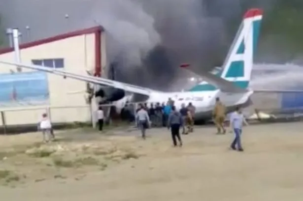 Rusya'da acil iniş yapan yolcu uçağı pistten çıktı - 2