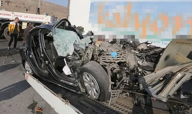 Balıkesir’de korkunç kaza: 4 kişi hayatını kaybetti - 1