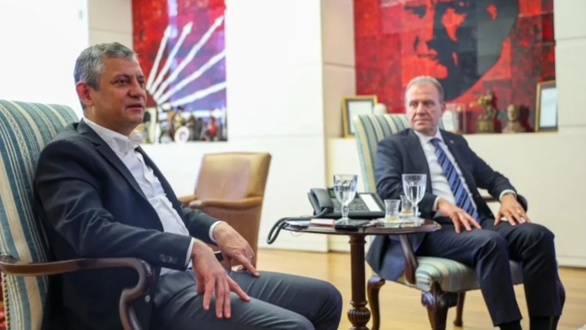 CHP'li Vahap Seçer'in kardeşinden Özgür Özel'in "kasasına" 250 bin TL