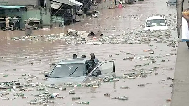 Nijerya’da sel felaketi! 100 bin insan evini terk etti! Ülkenin durumu içler acısı