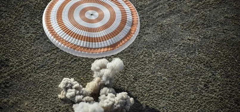 Soyuz MS-15 kapsülü dünyaya döndü! Dikkat çeken corona virüs tedbiri