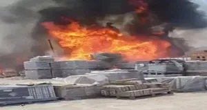 Ankara’da fayans deposu yandı