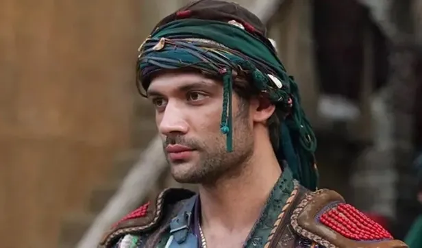 Barbaroslar İlyas ölüyor mu? İlyas Reis diziden ayrılıyor mu? Caner Topçu kimdir, kaç yaşında?