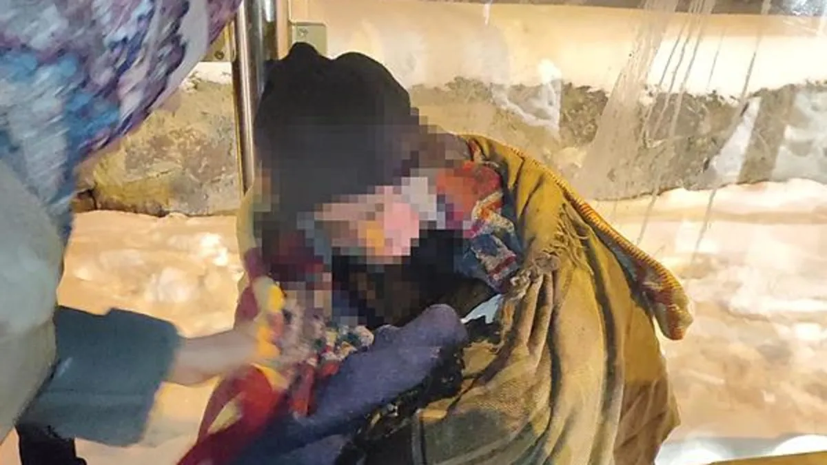 Erzurum'da yaşlı adam donmak üzereyken fark edildi!