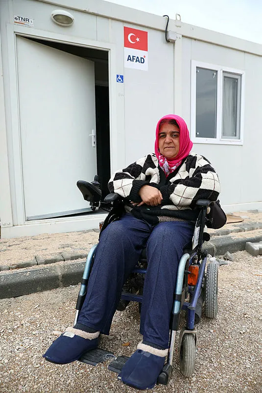 1680500935795.jpg Asrın felaketinde felçli anneyi oğlu kurtardı: Sen olmadan inmeyiz - 3