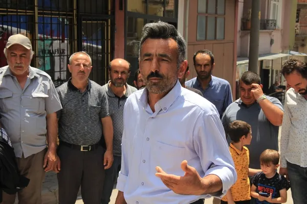 3-yasindaki-ertugrul-otomobilin-carpmasiyla-oldu-acili-baba-konustu-1655907007067.jpg 3 yaşındaki Ertuğrul otomobilin çarpmasıyla öldü! Acılı baba konuştu - 3