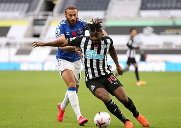 Cenk Tosun 8 ay sonra sahalara döndü