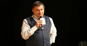 Üstün Dökmen’den başörtülü öğretmenler için skandal sözler