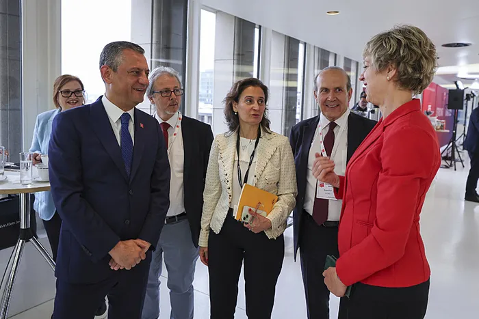 Özgür Özel yine Batı’nın kapısında: Erdoğan’a baskı yapmıyorsunuz