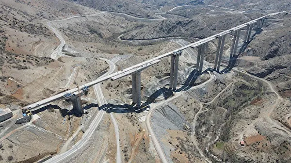 Türkiye’nin en yüksek ayaklı viyadüğü trafiğe açılıyor