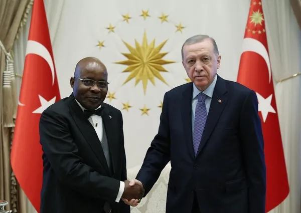 baskan-erdogana-buyukelcilerden-guven-mektubu-1706624661930.jpeg Başkan Erdoğan'a büyükelçilerden güven mektubu! Tek tek kabul etti - 3