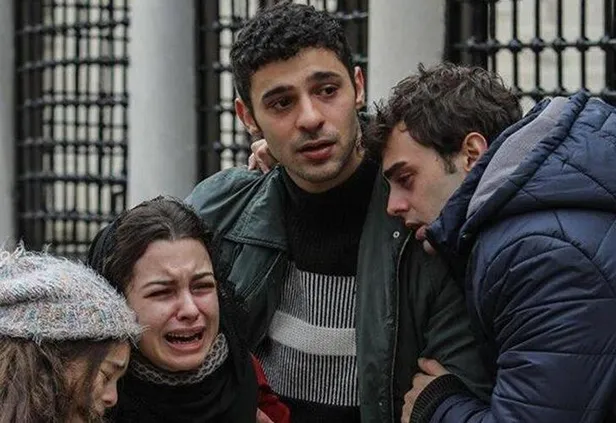 Kardeşlerim dizisi Kadir öldü mü, diziden ayrılıyor mu? Kardeşlerim Halit Özgür Sarı diziye veda mı ediyor? Nefes kesen fragman...