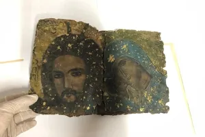 Diyarbakırda Hz. İsa ile Hz. Meryem tasvirleri bulunan 800 yıllık kitap ele geçirildi