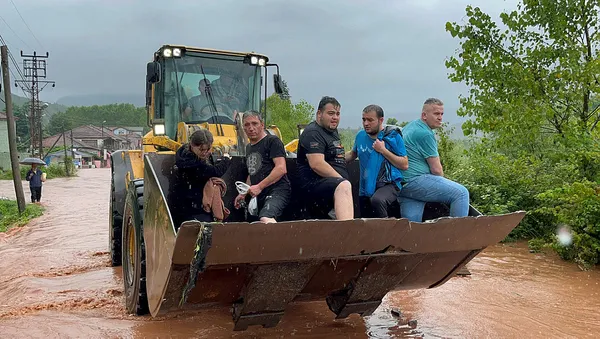 Sel bölgesinde son durum! Devlet tüm imkanlarıyla seferber oldu | Doğu Karadeniz’e flaş uyarı! Bakan Ali Yerlikaya duyurdu
