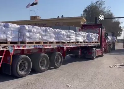 Refah Sınır Kapısı’ndan kısıtlı sayıda insani yardım yüklü TIR giriş yaptı