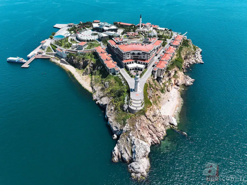 Adı "Yassı" namı "Yaslı" adaydı... Demokrasi ve Özgürlükler Adası olarak hafızalara ışık tutuyor 23